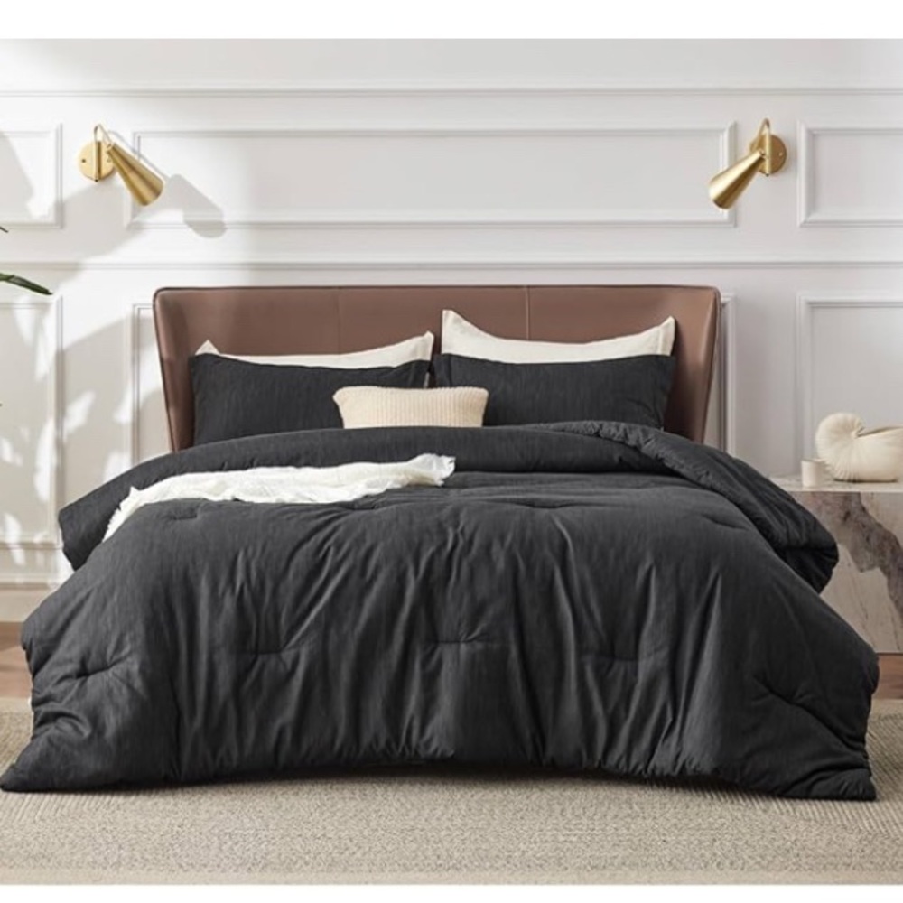 NWT Heathered Black Cali King Comforter set